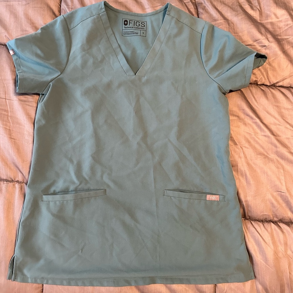Figs teal 2 pocket scrub top size small